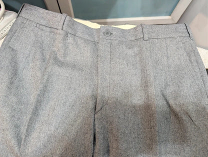 Prächtiger dreiteiliger grauer Wollflanellanzug