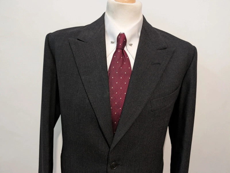 Impressionnant costume bespoke