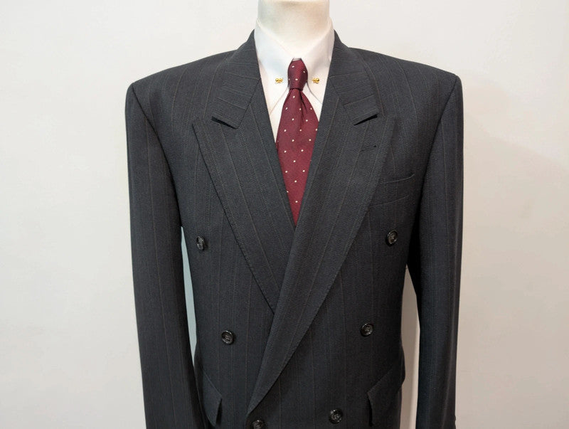 Classique costume gris a rayure