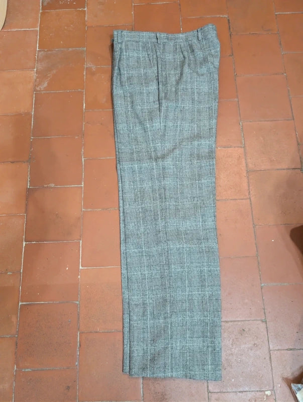 Ausgezeichneter brauner Flanellanzug