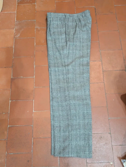 Ausgezeichneter brauner Flanellanzug