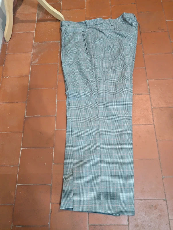 Géant costume gris en prince de Galles