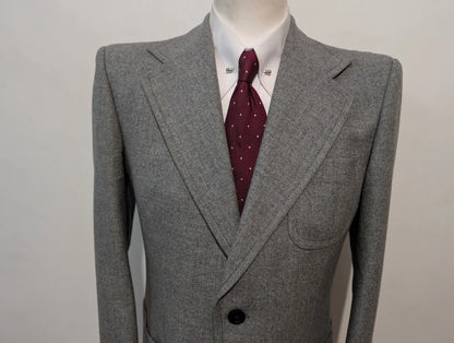 Élégant costume gris en tweed