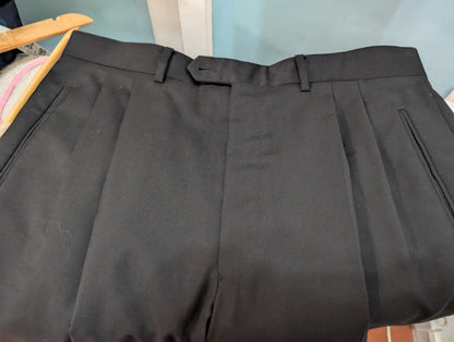 Redoutable costume croisé en laine froide