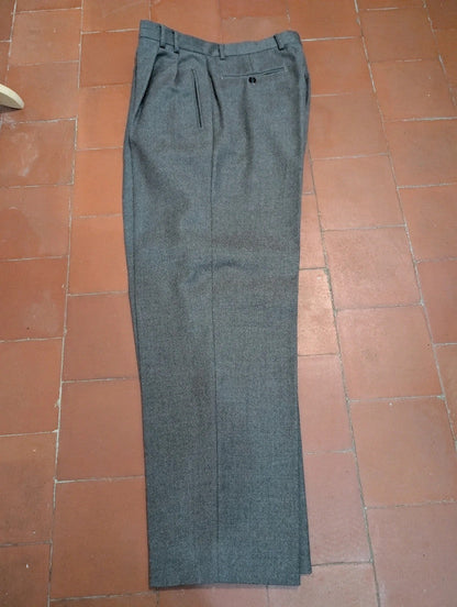 Élégant costume marron en flanelle