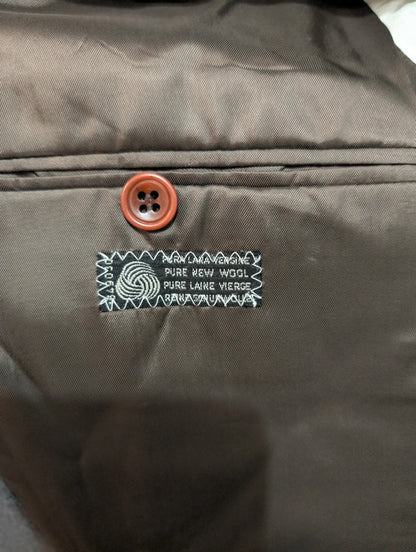 Élégant costume gris a rayure en flanelle
