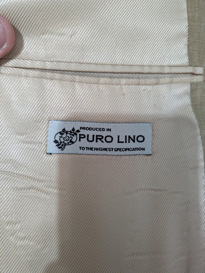 Gentil costume beige sable en lin