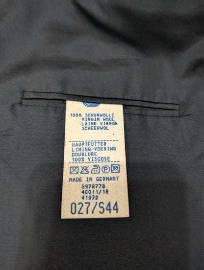 Élégant costume croisé gris en laine