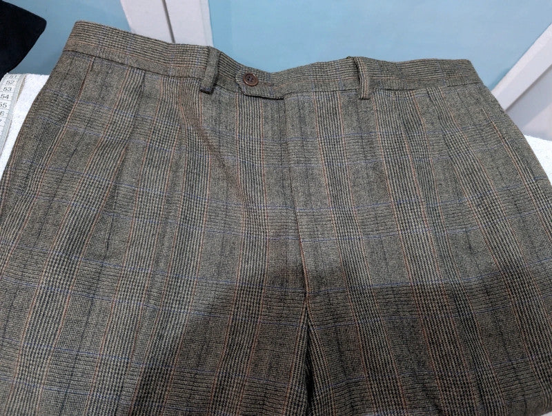 Élégant costume gris kaki en flanelle