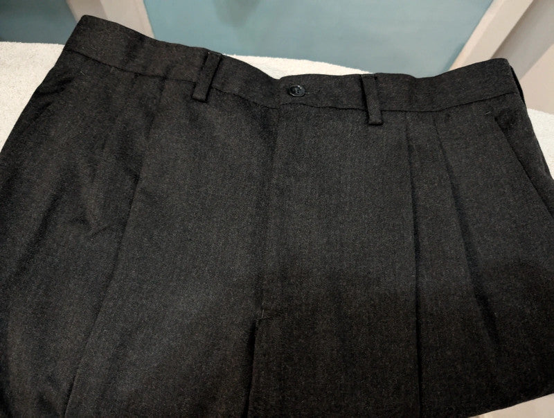 Élégant costume croisé gris en flanelle