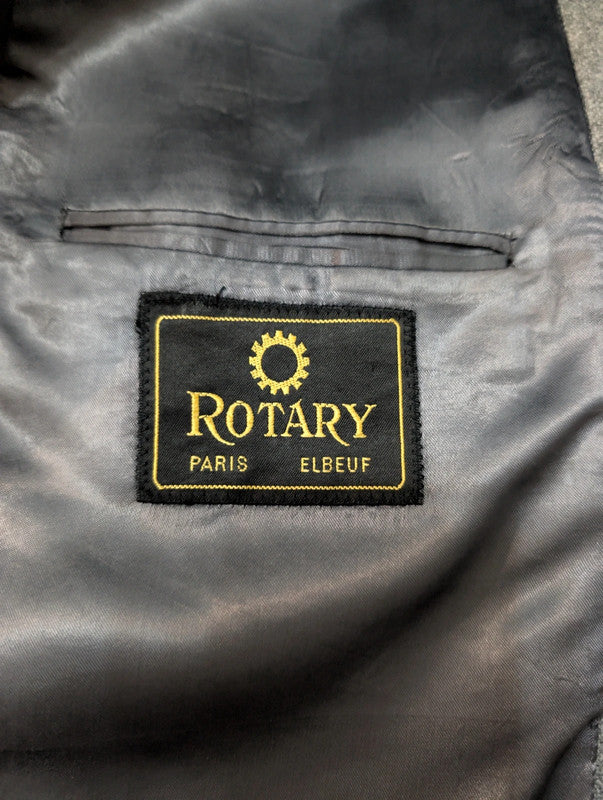 Élégant costume gris en tweed