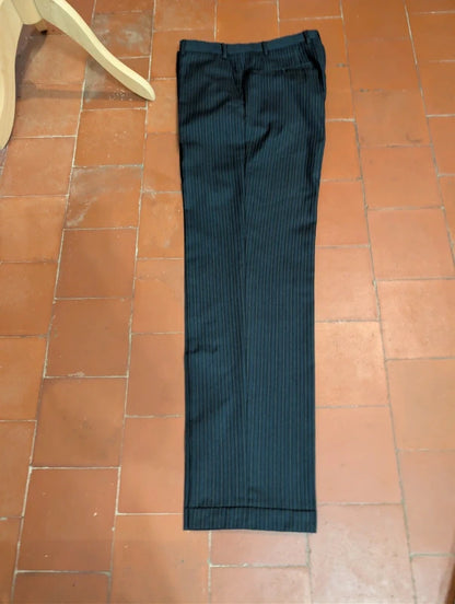 Eleganter Nadelstreifenanzug aus Wolle