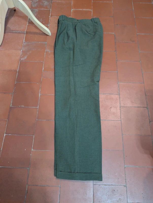 Prächtiger, zweireihiger grüner Wollanzug