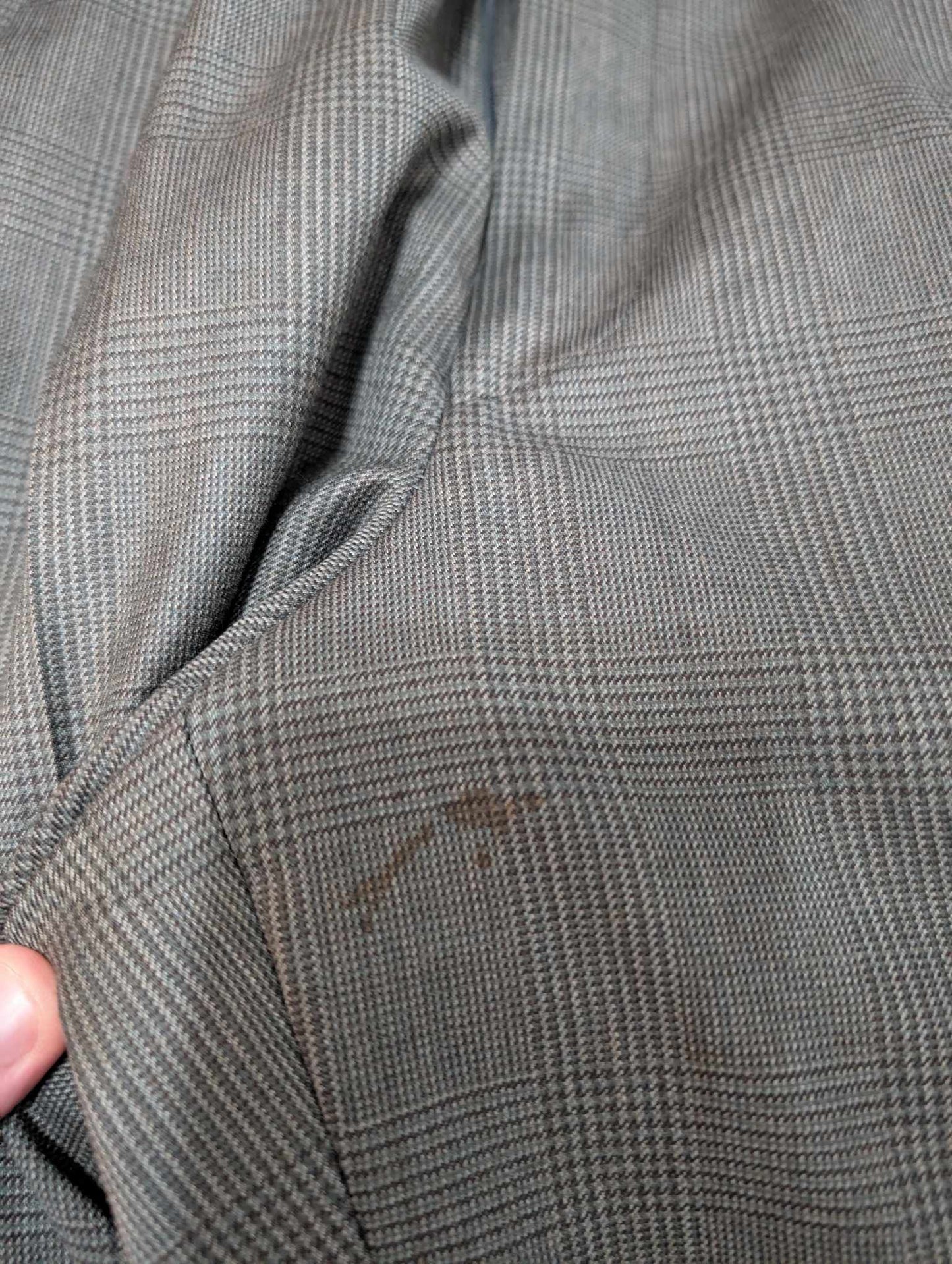 Élégant costume croisé de couleurs gris vert en prince de Galles