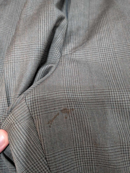 Élégant costume croisé de couleurs gris vert en prince de Galles