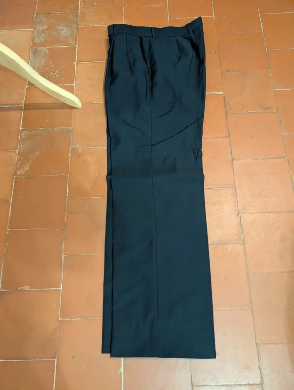 Wunderschöner marineblauer Zweireiheranzug aus Wolle