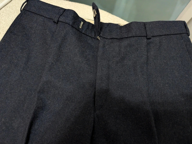 Fabelhafter österreichischer marineblauer Anzug aus schwerem Flanell