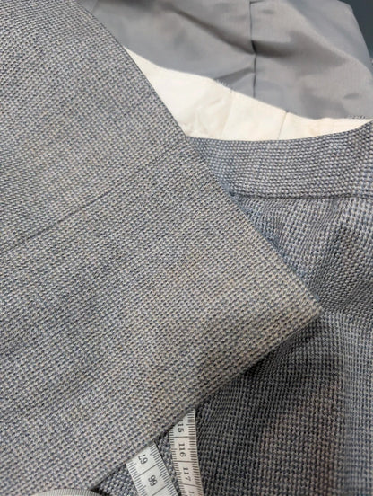 Schöner grauer Wollanzug