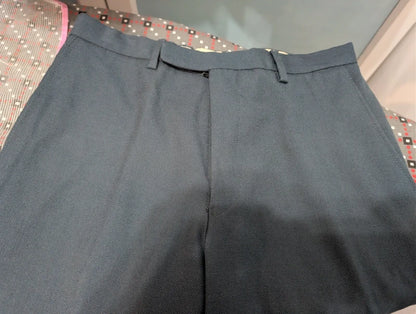 Prächtiger dreiteiliger marineblauer Wollanzug