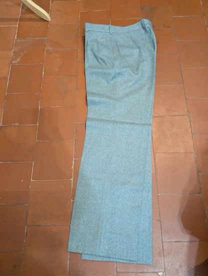 Prächtiger dreiteiliger grauer Wollflanellanzug