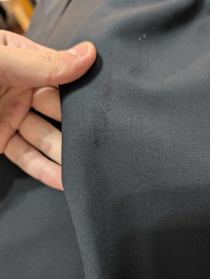 Élégant costume croisé bleu marine en laine