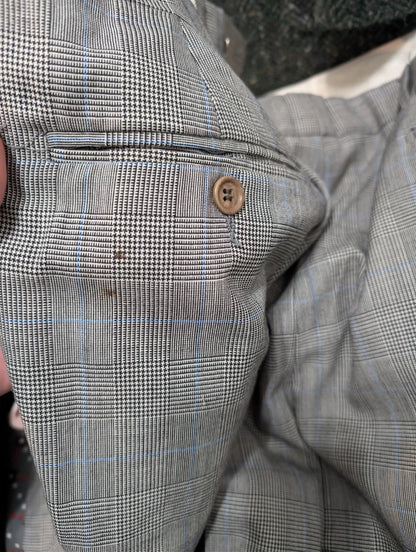 Eleganter grauer Prince-of-Wales-Anzug