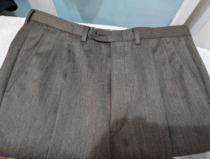 Mystérieux costume marron en flanelle de laine