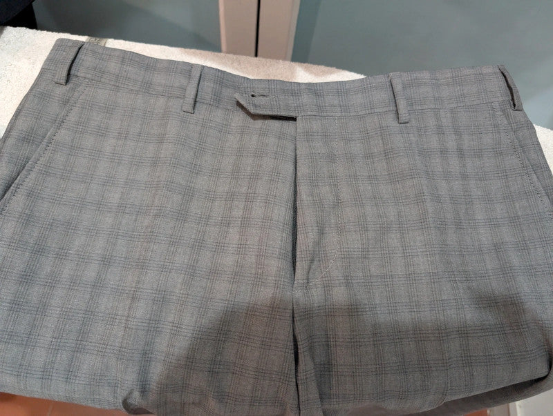 Exceptionnel costume croisé gris en laine légère