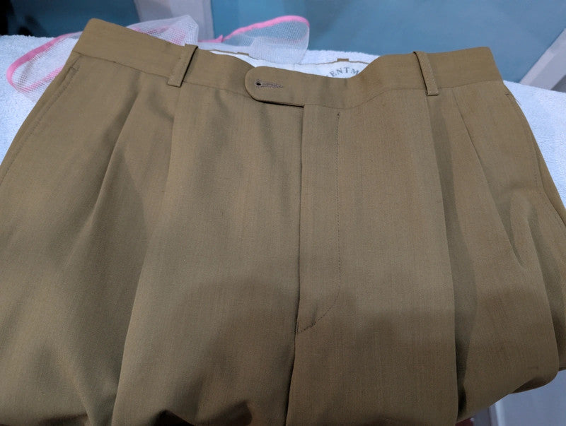Élégant costume croisé beige kaki en laine