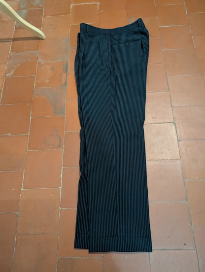 Élégant costume pinstripe en laine froide