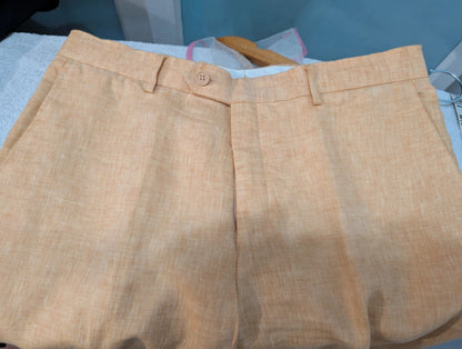 Mignon costume orange en lin