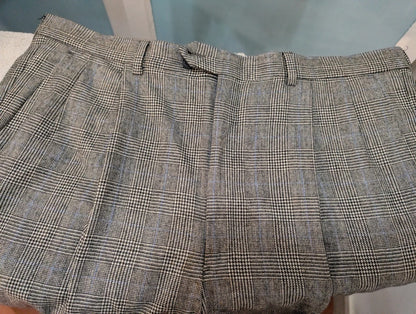 Élégant costume gris en flanelle lourde