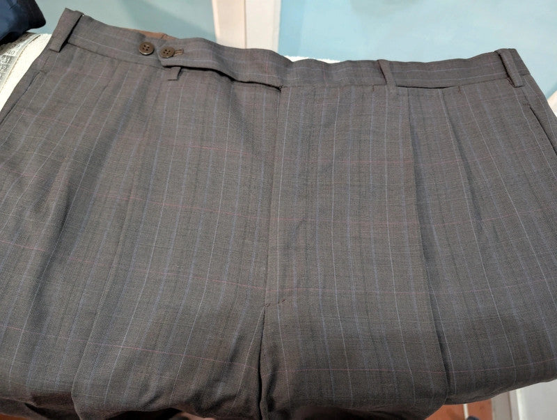 Ravissant costume a carreaux en laine légère
