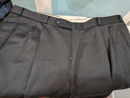 Élégant costume croisé gris en laine