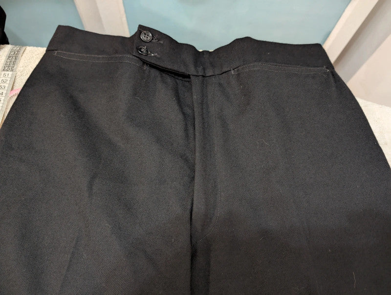 Ténébreux costume noir en flanelle lourde