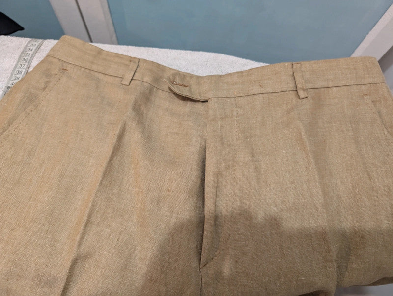 Gentil costume beige sable en lin