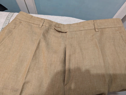 Gentil costume beige sable en lin