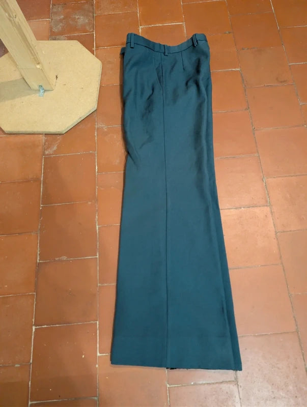 Prächtiger dreiteiliger marineblauer Wollanzug