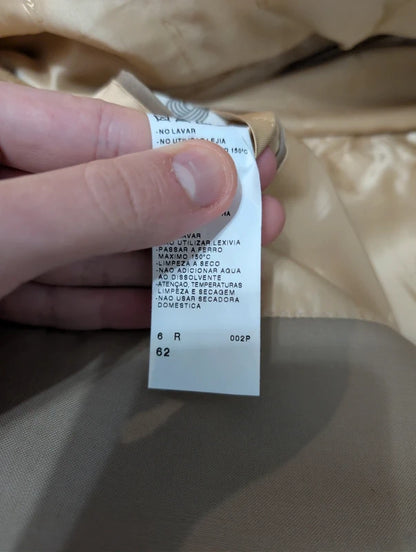 Giant beige sand wool costume