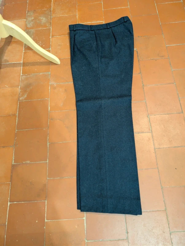 Fabelhafter österreichischer marineblauer Anzug aus schwerem Flanell