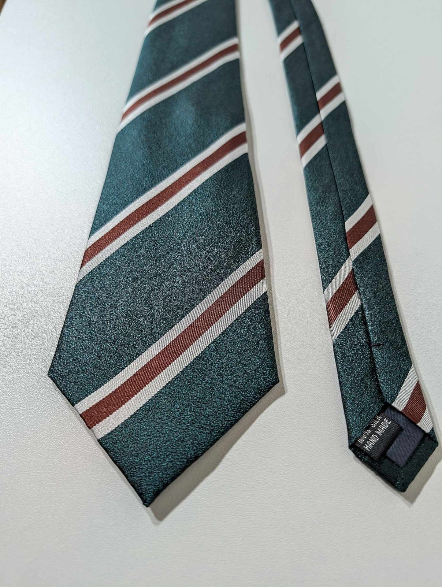 Cravate verte à rayures