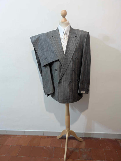 Außergewöhnlicher, zweireihiger Nadelstreifenanzug aus Leinen