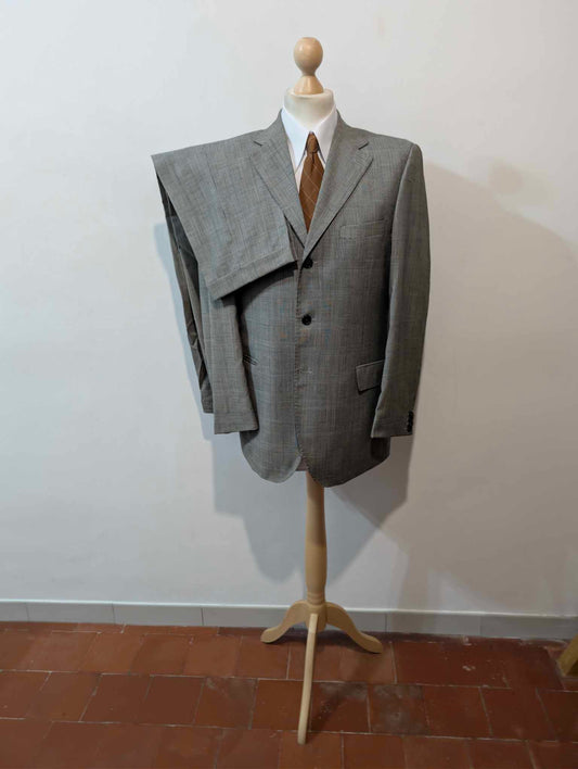 Classique costume de couleur gris en laine