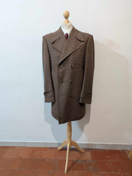 Ravissant manteau de couleur marron en pied de poule en tweed