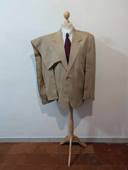 Redoutable costume en lin de couleur beige sable
