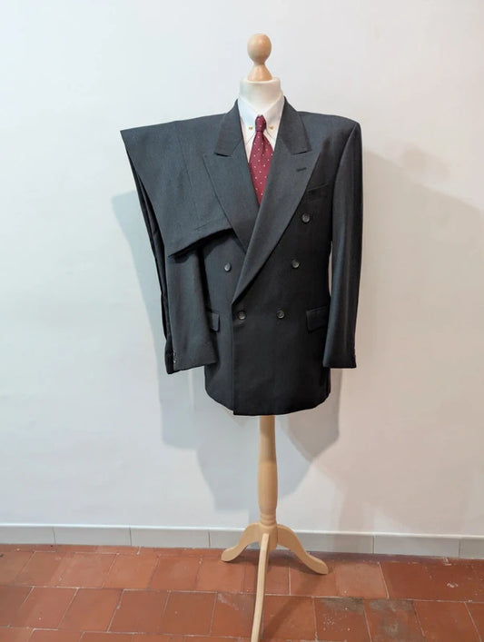 Ravissant costume croisé gris en flanelle