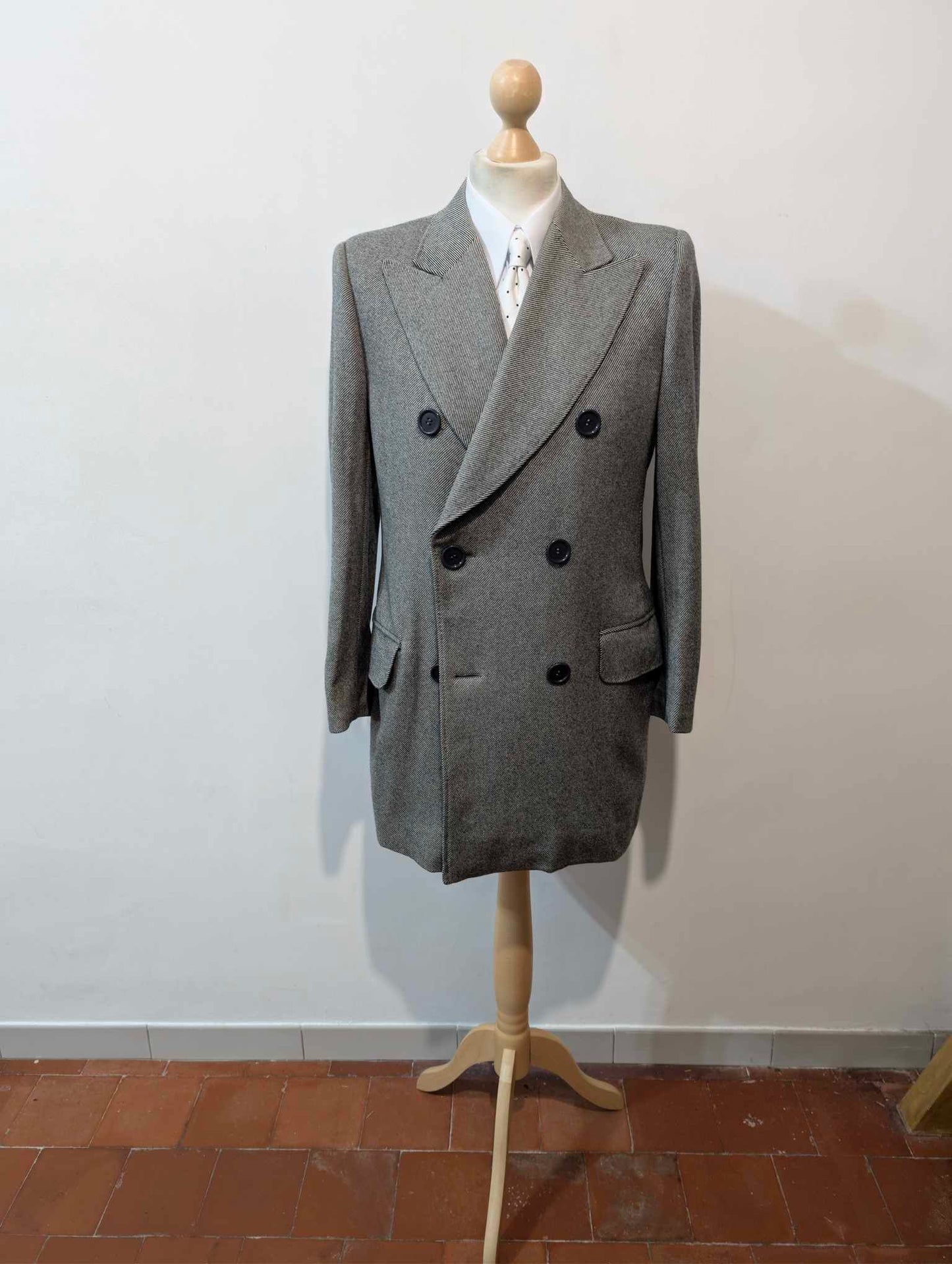 Schöner grauer Zweireihermantel aus Wolle