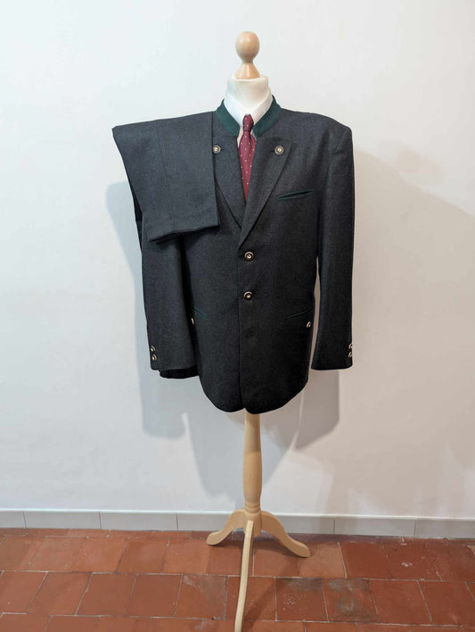 Fabuleux costume autrichien  gris en flanelle de laine