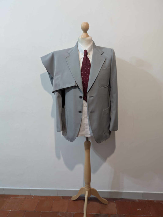 Gentil costume gris clair en laine