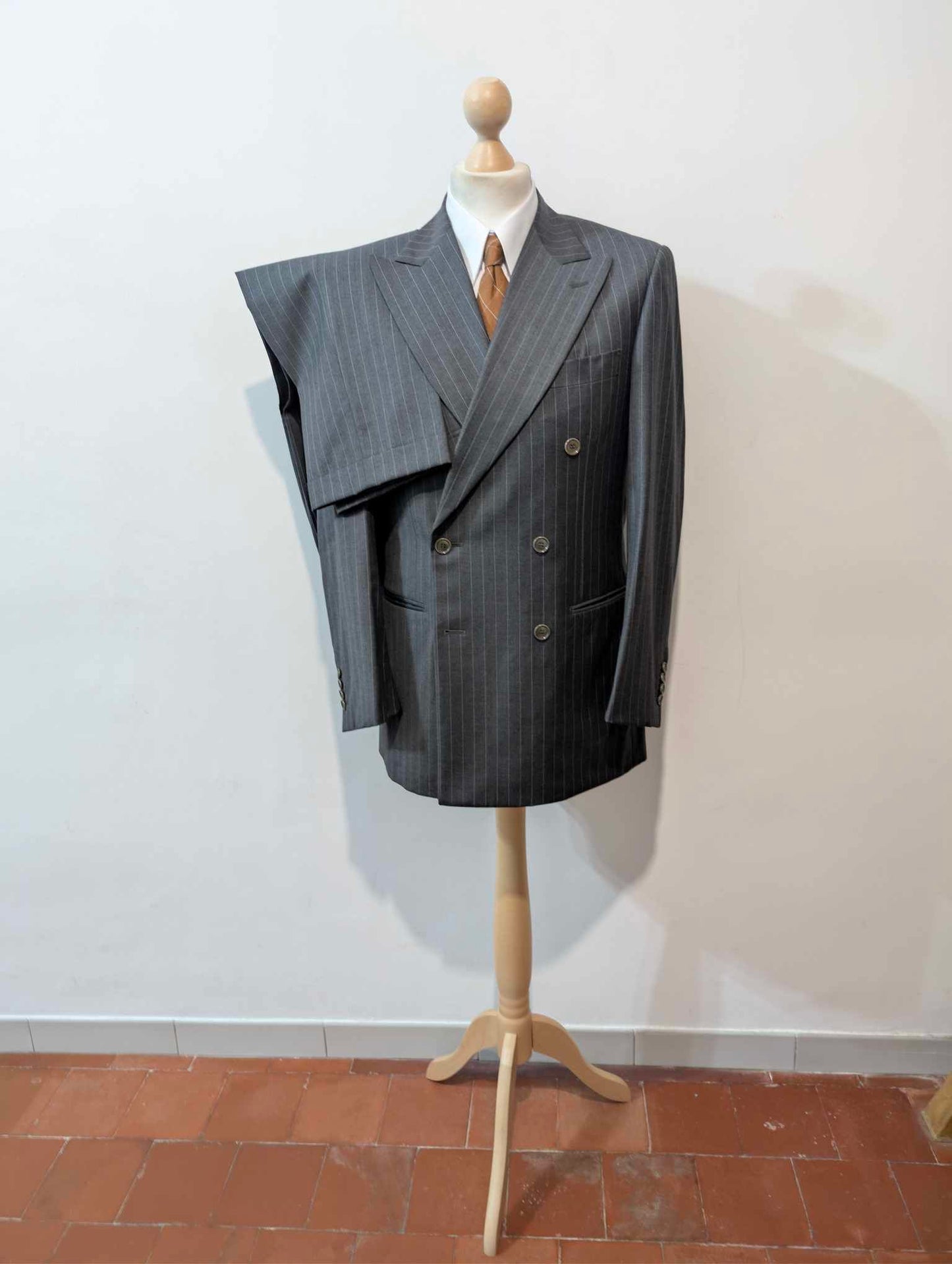 Legendärer zweireihiger Nadelstreifenanzug aus Wolle